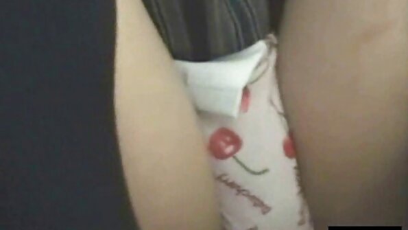 Die versaute MILF Kayla Green teilt sich einen Schwanz mit Tina Hot