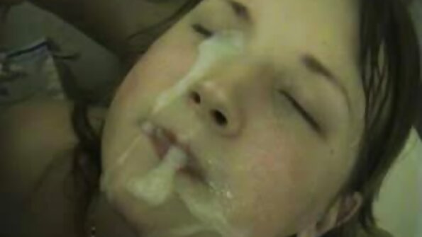 Karlie ist eine atemberaubende Hure, die Frauen zu sehr liebt