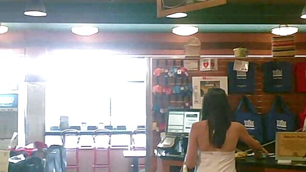 Derrick är en dubb som knullar denna mörkhåriga brud