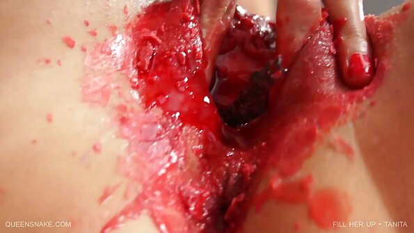 Blond bimbo Alexis Monroe sprutar efter en hård balle