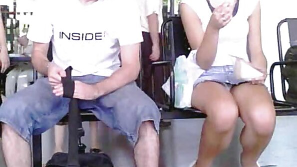 Rilynn wird in der Küche von einem Mann mit Tinte gefressen