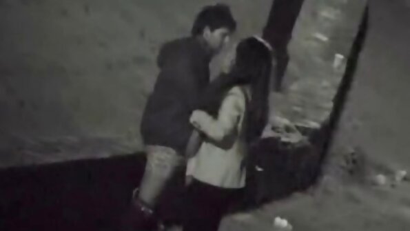 Kurvige Latina verführt einen Weißen nach einer Partie Snooker