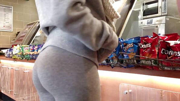 Wunderschöne blonde Puma Giselle Palmer hat Spaß