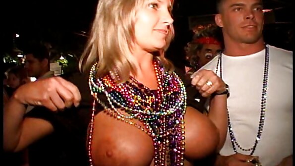 Schwarze Wucht Ana Foxxx l wird leidenschaftlich gefickt