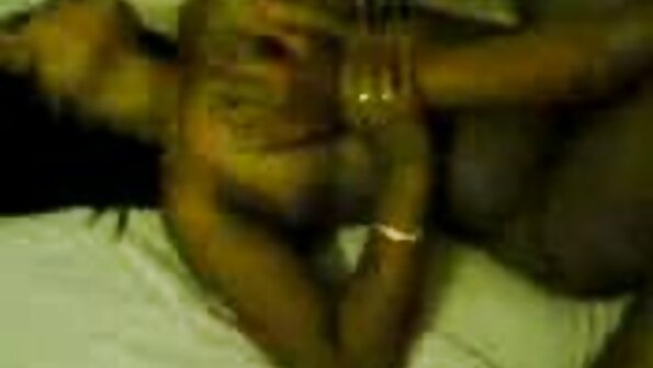 Die brünette Interviewerin Alexa Tomas fickt einen schwarzen Hengst