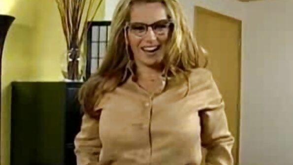 Angelina Diamanti och Alice Lighthouse har oljigt kul