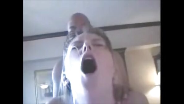 Vollbusige Schönheit Mia Jordan wird in den Arsch gefickt