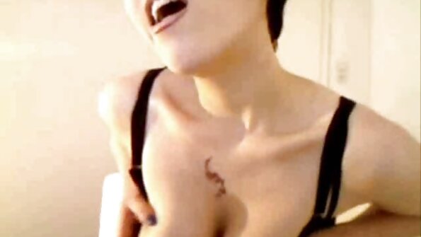 Harley Jade är en blond hemmafru som älskar muntligt