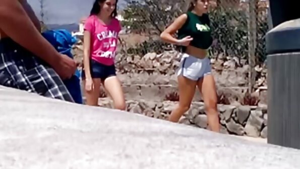 Nuttige Brünette Soraya Rico fickt ihren Stiefsohn