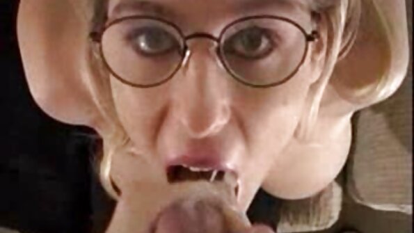 Sexig MILF Dava Fox når den unga kuk