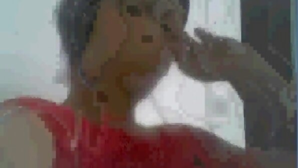 Den kurviga puma visar en tonåring hur man får en orgasm