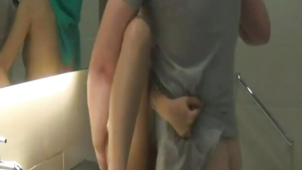 Sensuell MILF Cindy tar hela sin styva dong