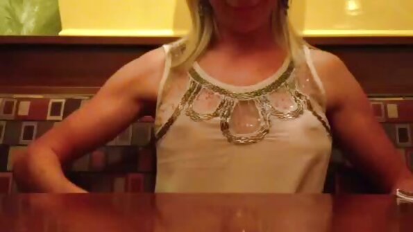 Smutsiga MILF Rachel Adjani njuter av grannens kuk