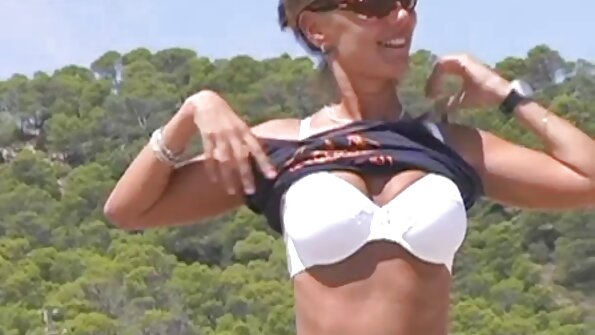 Förförisk blondin vill ha BBC djupt i hennes slits