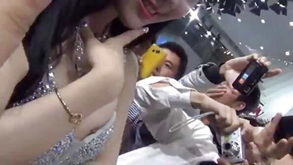 Kupferhaarige MILF Alisson im Doggystyle gefickt