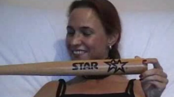 Penelope Cum genießt Spielzeug und einen großen schwarzen Schwanz