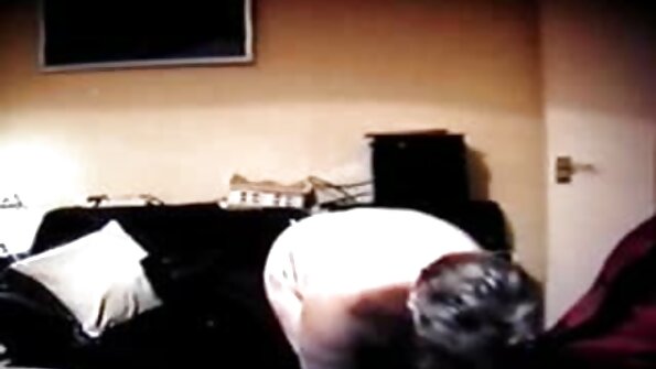 Wetterfrau wird während einer Werbepause gefickt