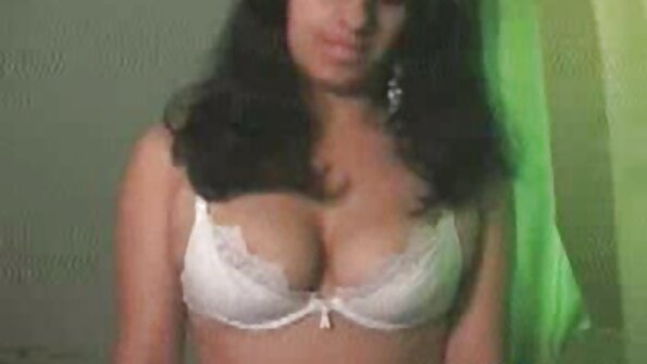 Geile blonde MILF Nina Kayy benutzt ihren Stiefsohn