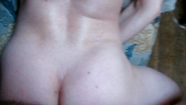 Schlankes Babe Rebel Lynn liebt einen großen Schwanz in ihrer Muschi