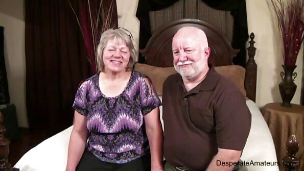 Heiße Büroaffäre mit der wunderschönen vollbusigen Barbara