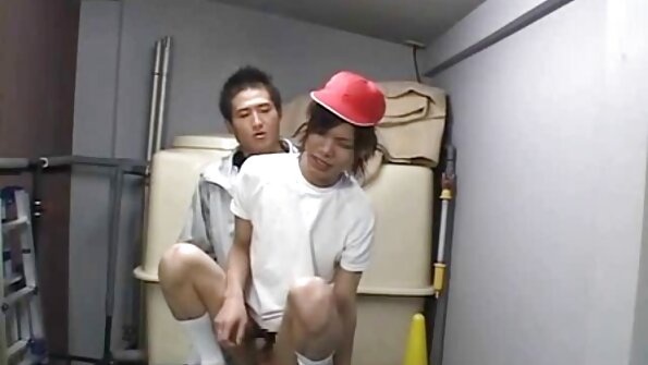 Lana Rhoades ist ganz allein und masturbiert zum Spaß