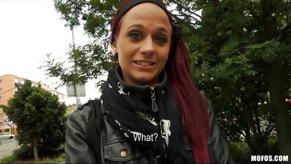 Ein Paar riesige schwarze Schwänze sind perfekt für Lana Rhodes