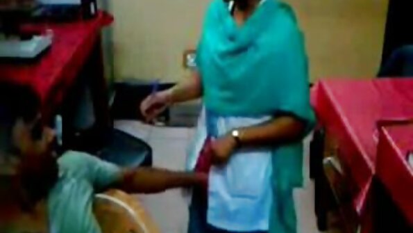 Curvy Latina förför en vit kille efter en omgång snooker