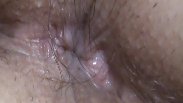 Anastasia får sin fitta ätit i sitt eget kök