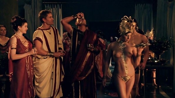 Blonde MILF Rossella Visconti bekommt Spielzeug und Schwanz