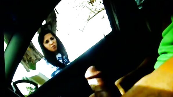 Julia Ann tar kontroll över en galen FFM -trekant