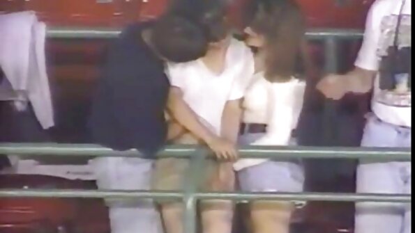 Fett mogna bibliotekarie Sheridan Love knullar en ung kille